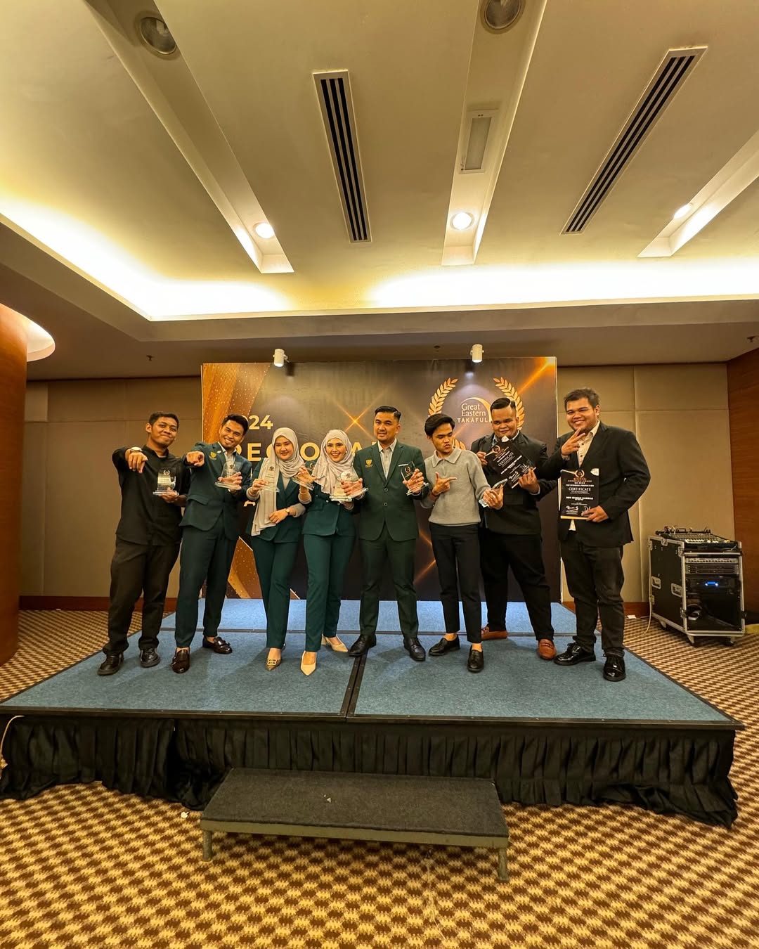 Ashmir Nazohan bersama komuniti dan klien